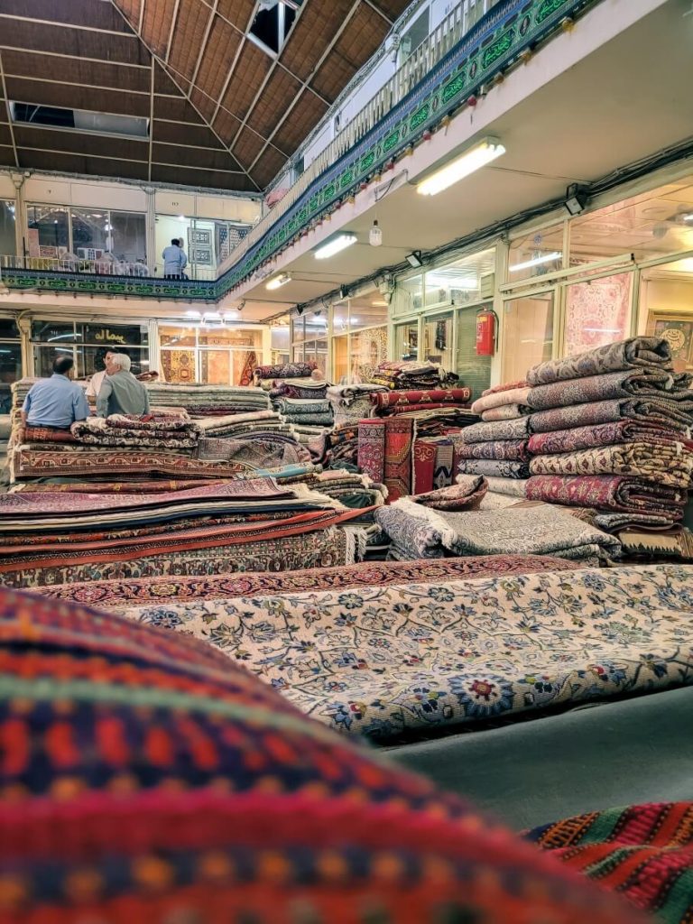 فرش احمد جواهریان - مغازه